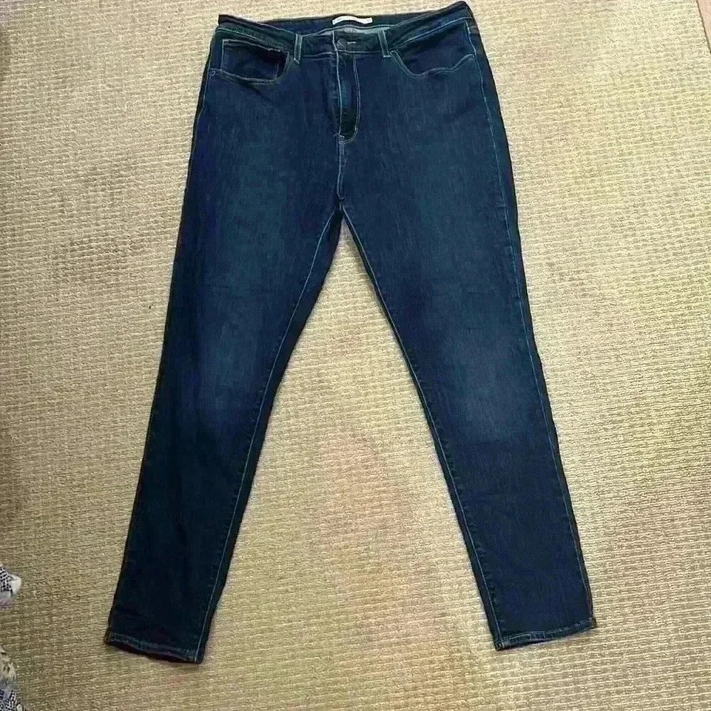 Women's Levi's size 33. 721 high-rise skinny. Dark blue.